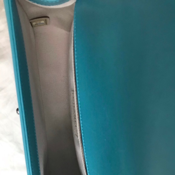 SOLD - Chanel Old Medium Boy - Picture 9 of 11